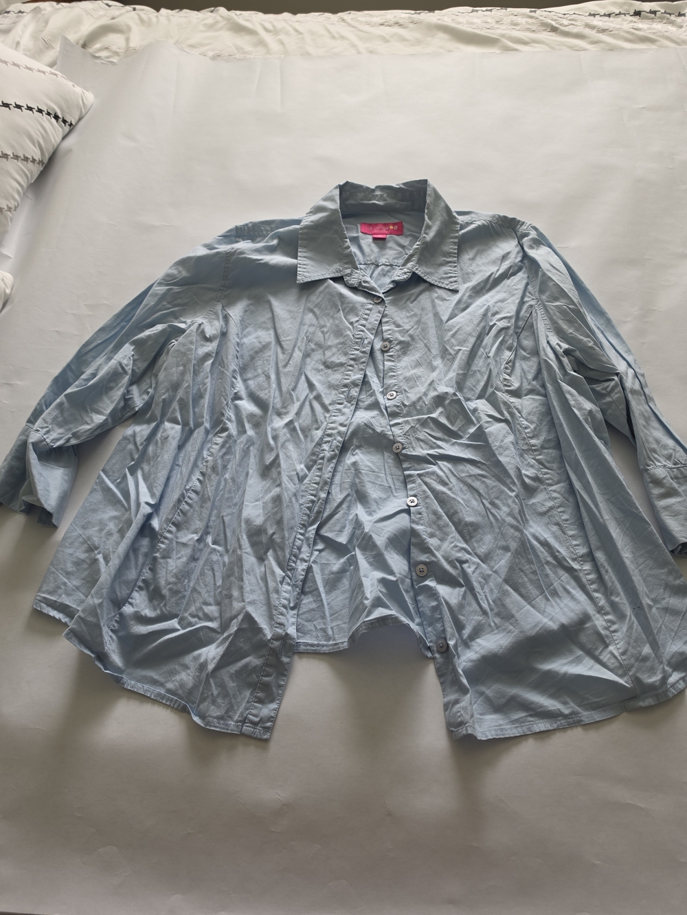 Liz Lange Maternity Light Blue Button-Front Women's Shirt